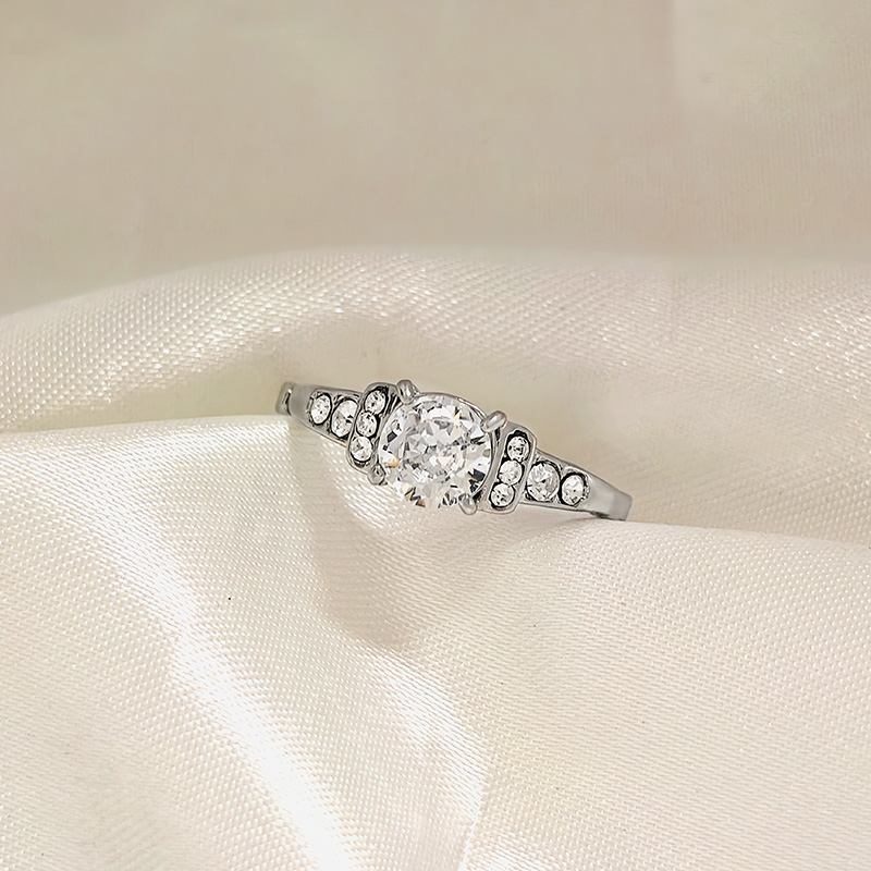 ANELLO DI FIDANZAMENTO REGOLABILE CON ZIRCONE - AGS2464B492 ANELLO DI FIDANZAMENTO REGOLABILE CON ZIRCONE - AGS2464B492