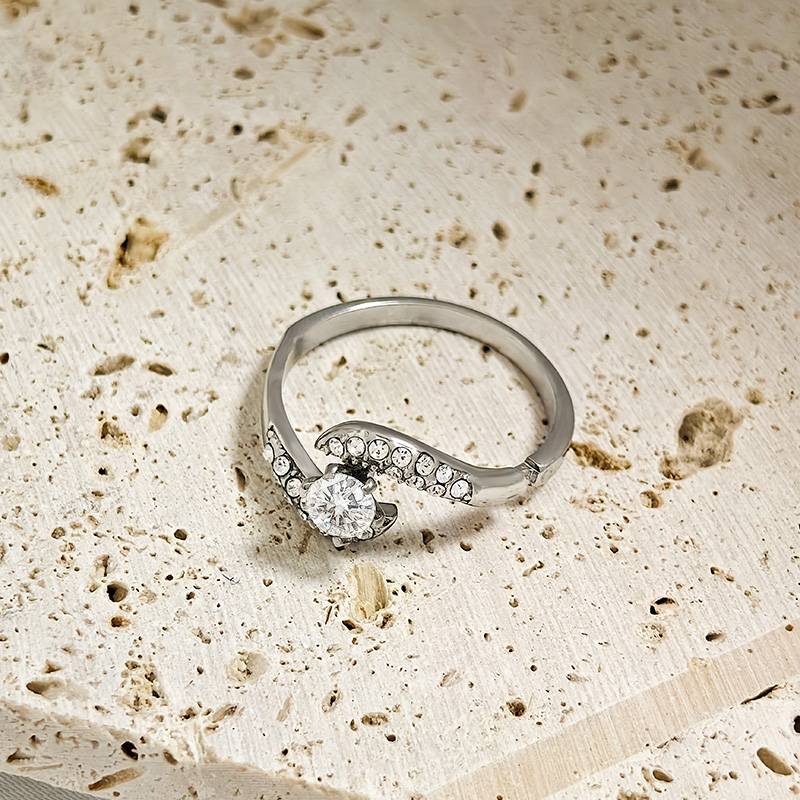 ANELLO DI FIDANZAMENTO REGOLABILE CON ZIRCONE - AGS2464B497 ANELLO DI FIDANZAMENTO REGOLABILE CON ZIRCONE - AGS2464B497