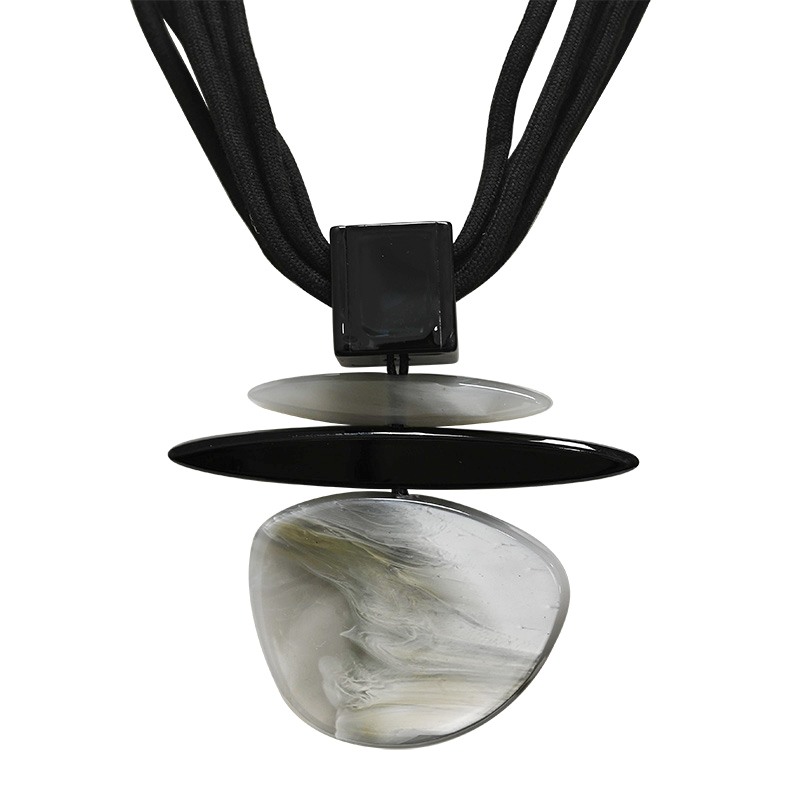 COLLANA IN CORDA CON PENDENTE IN RESINA - FT24128A474 COLLANA IN CORDA CON PENDENTE IN RESINA - FT24128A474