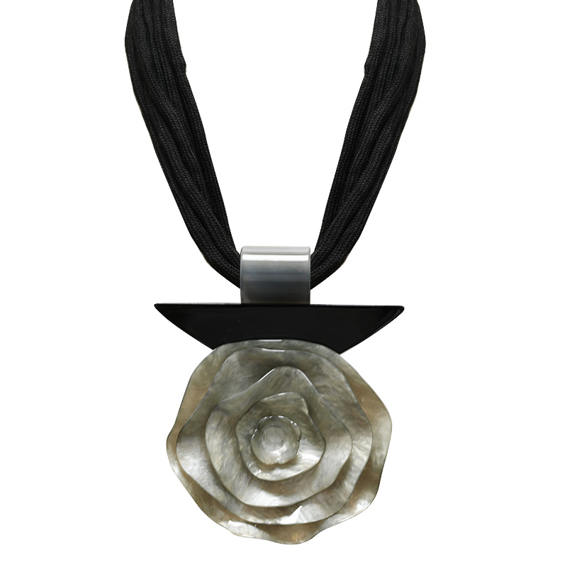 COLLANA MULTIFILO IN CORDA CON PENDENTE A FIORE IN RESINA - FT24128A785