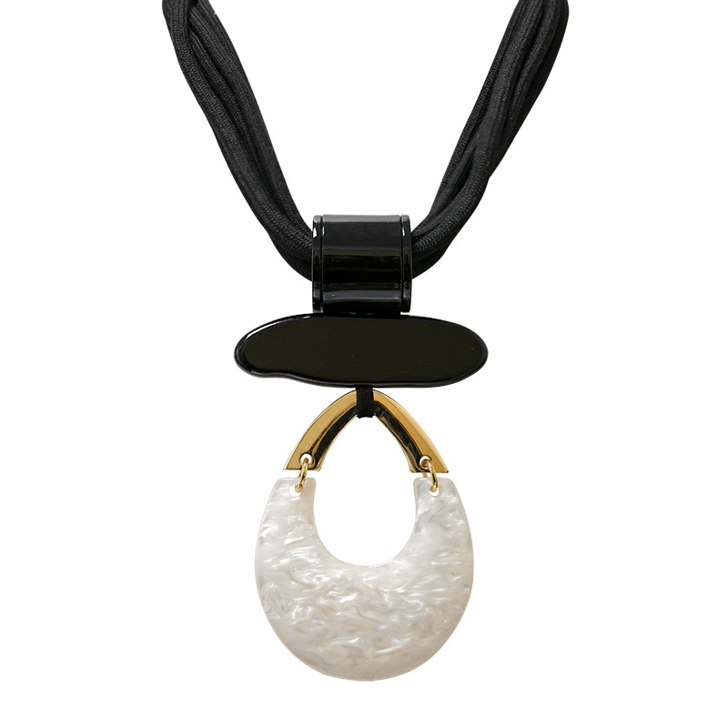 COLLANA MULTIFILO IN CORDA CON PENDENTE A GOCCIA IN RESINA - FT24128B988