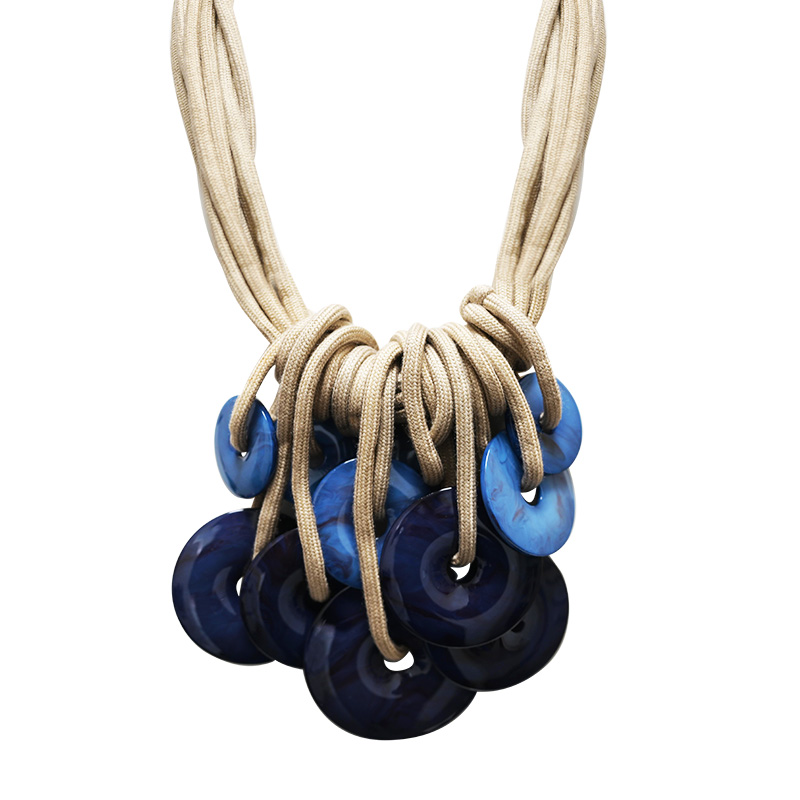 COLLANA MULTIFILO IN CORDA CON DISCHI PENDENTI IN RESINA - FT24156B612