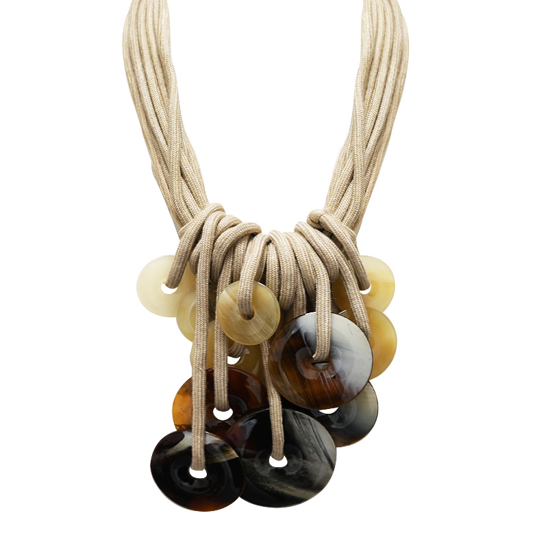 COLLANA MULTIFILO IN CORDA CON DISCHI PENDENTI IN RESINA - FT24156B612