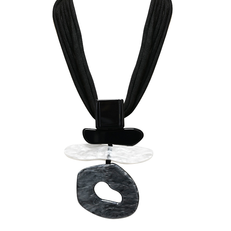 COLLANA MULTIFILO IN CORDA CON PENDENTE ASTRATTO IN RESINA - FT25144C532
