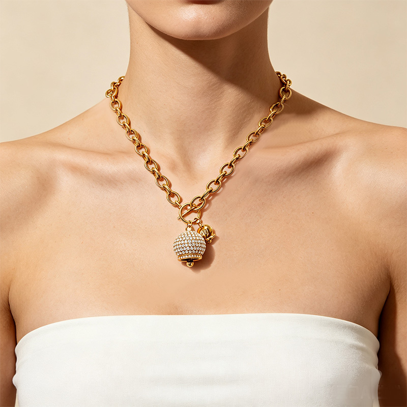 COLLANA A CATENA CON PENDENTI A CAMPANELLA E PAVÉ DI ZIRCONI - JN260200D253