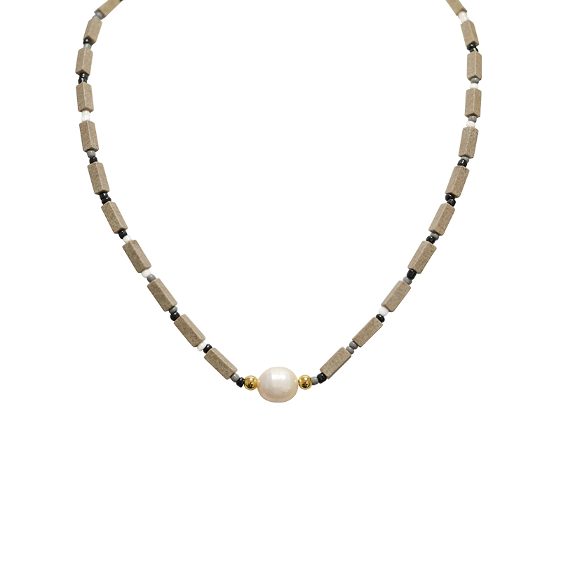 COLLANA CON PERLINE COLORATE GEOMETRICHE E PERLA - MNK21121176H12