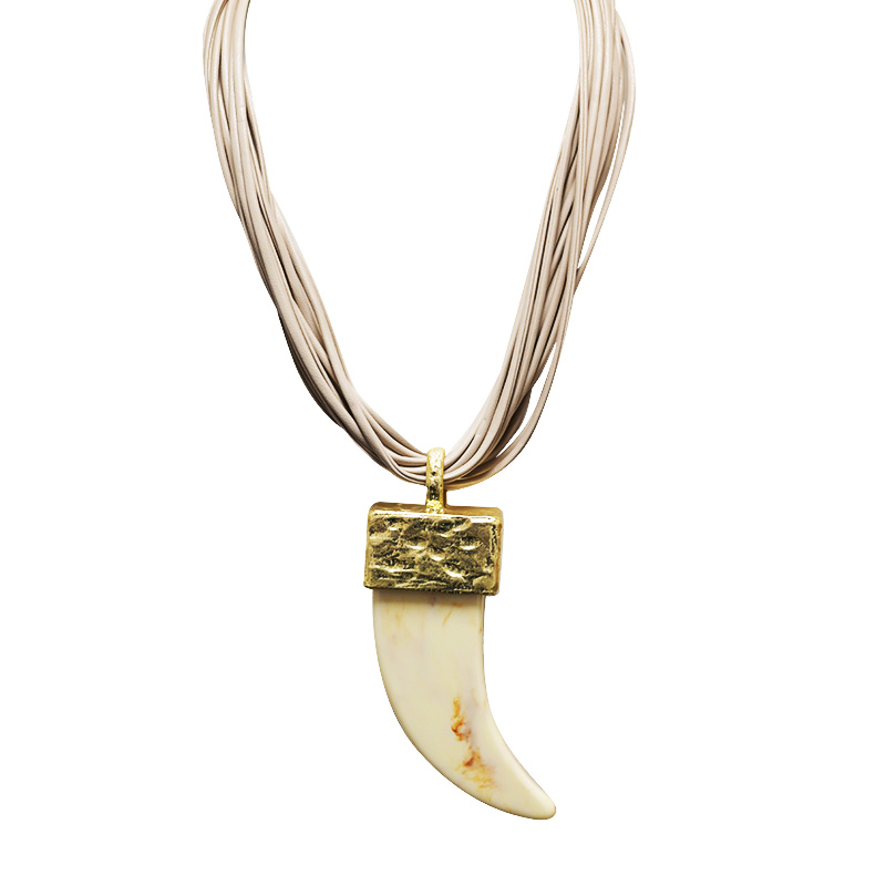 COLLANA MULTIFILO CON GRANDE PENDENTE A CORNO – NY24156B903