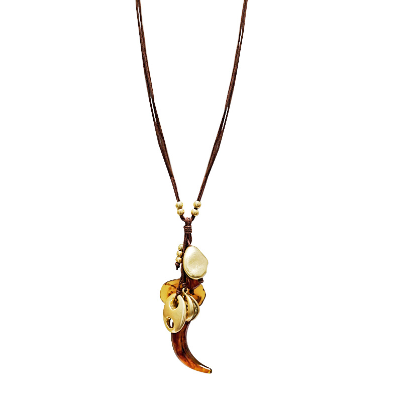 COLLANA LUNGA IN CORDA CON PENDENTI MIX RESINA E METALLO DORATO - NY251344C560