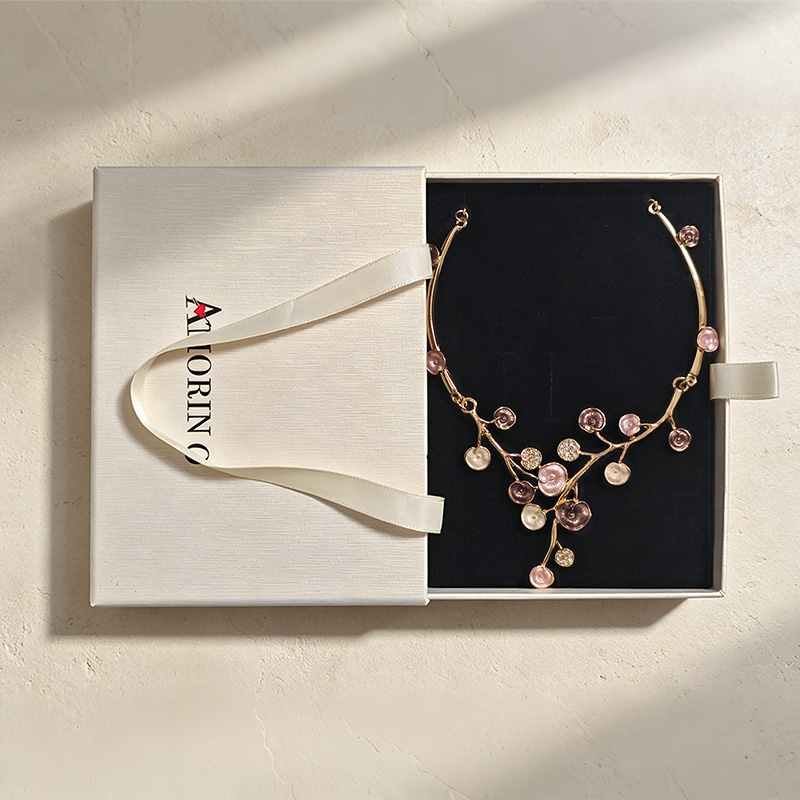 COLLANA CON RAMI FIORITI SMALTATI E STRASS - SW25112C422