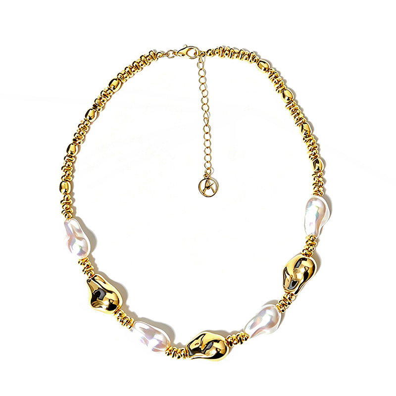COLLANA CON ELEMENTI DORATI ORGANICI E PERLE BAROCCHE - SW26113C834