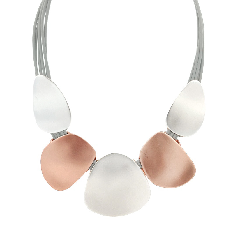 COLLANA MULTIFILO CON CIOTTOLI PIATTI SATINATI BICOLORE – SW812171096E63