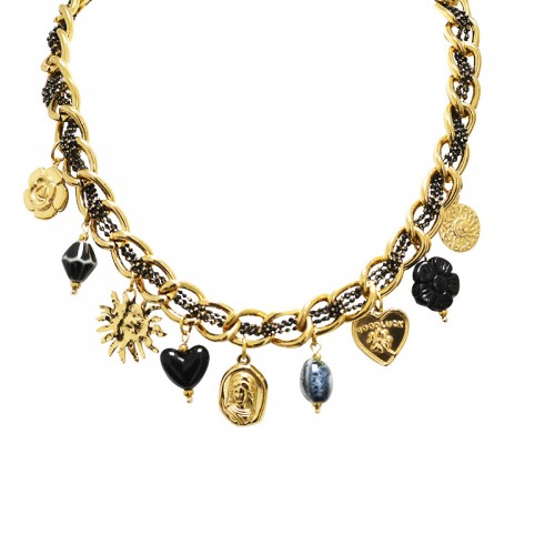 COLLANA INTRECCIATA CON PERLINE SMALTATE E CHARMS PENDENTI - YNK241584B834
