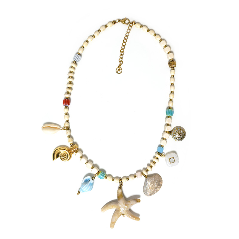 COLLANA CON PERLINE IN PLASTICA E CHARMS MARINI - YNK25148C366