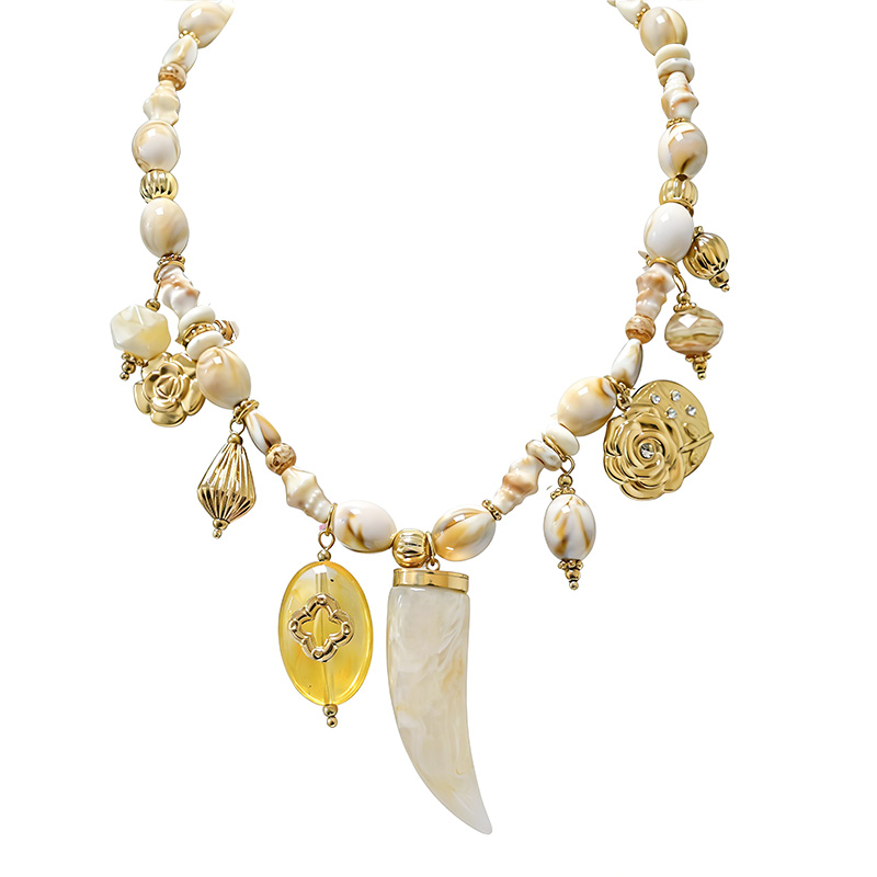 COLLANA CHARMS CON PERLINE IN PLASTICA E CIONDOLI AMULETO - YNK25160C367