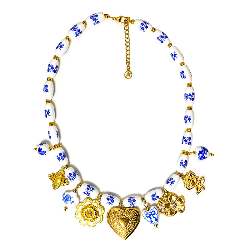 COLLANA CON PERLINE IN PORCELLANA BIANCA E BLU E CHARMS - YNK26190C737