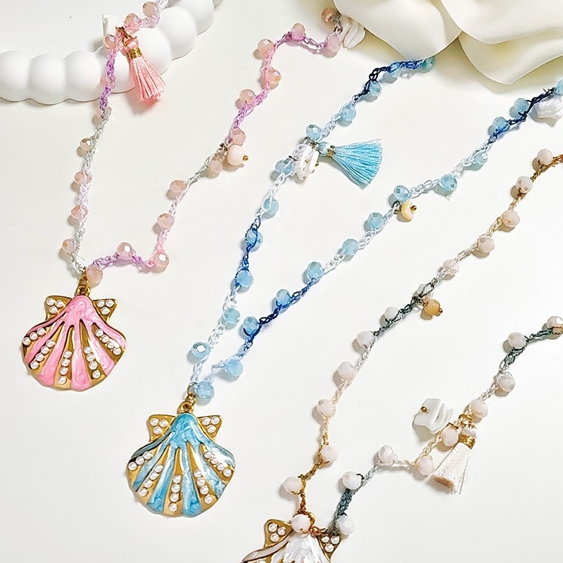 COLLANA LUNGA ALL'UNCINETTO CON PERLINE E CIONDOLO CONCHIGLIA - YY25124C635