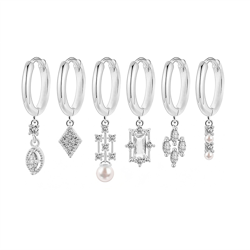 SET 6 ORECCHINI DIVERSI CON CIONDOLI GEOMETRICI IN ZIRCONE E PERLE - YK26132C854