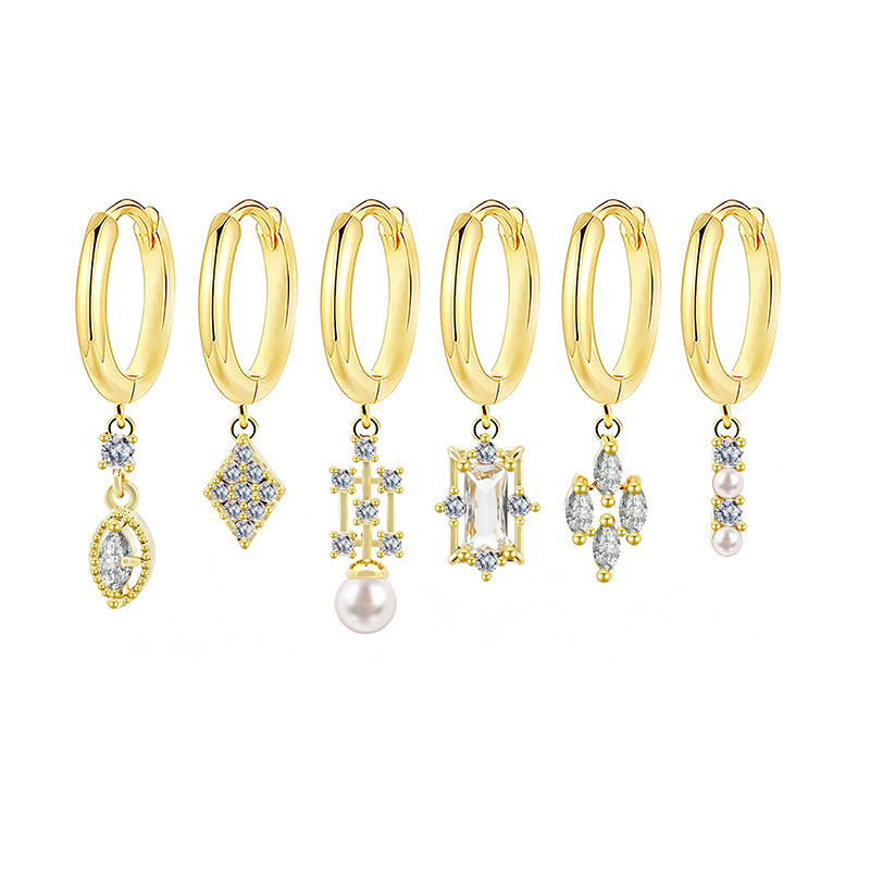 SET 6 ORECCHINI DIVERSI CON CIONDOLI GEOMETRICI IN ZIRCONE E PERLE - YK26132C854