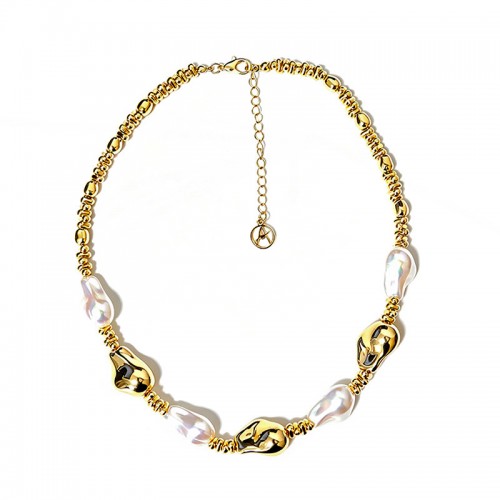 COLLANA CON ELEMENTI DORATI ORGANICI E PERLE BAROCCHE - SW26113C834