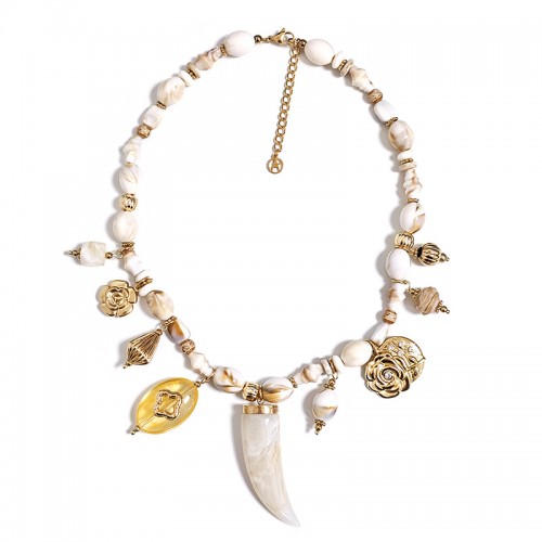 COLLANA CHARMS CON PERLINE IN PLASTICA E CIONDOLI AMULETO - YNK25160C367