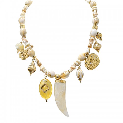 COLLANA CHARMS CON PERLINE IN PLASTICA E CIONDOLI AMULETO - YNK25160C367